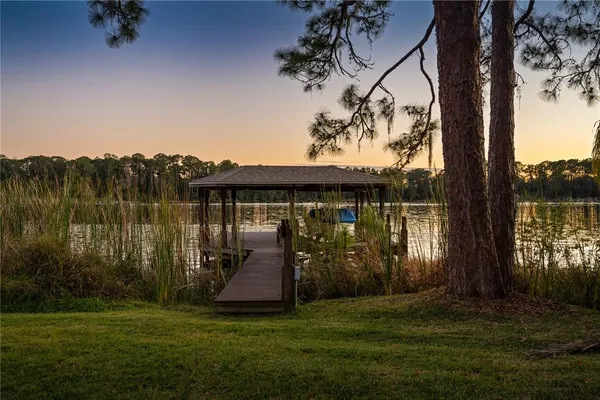 a view of a lake with house