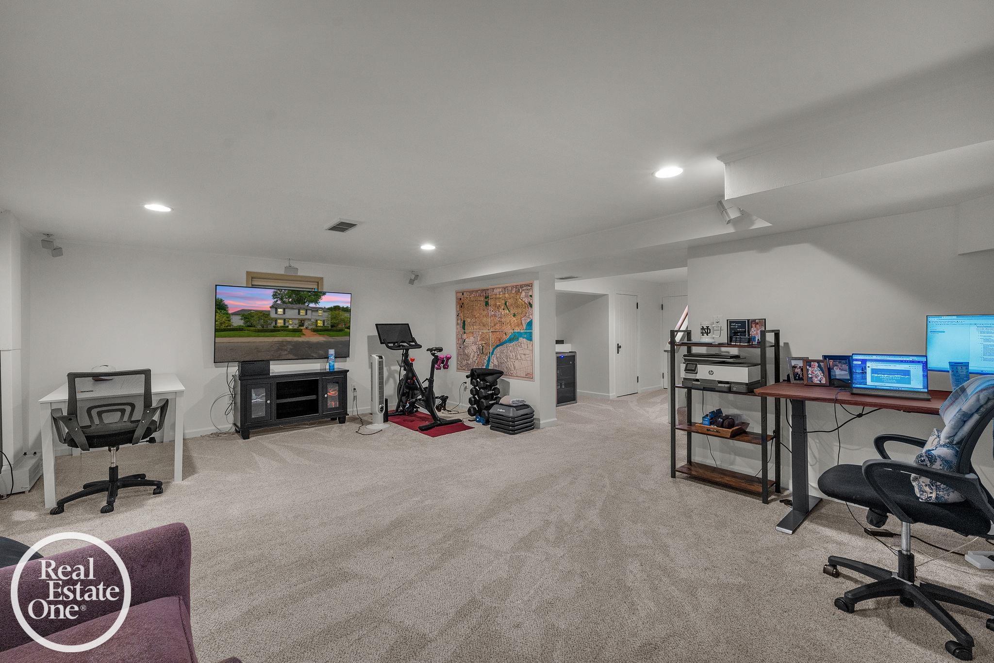 90 Colonial Road Grosse Pointe, MI 48236 - Photo 38 of 49 50213312-5ec3ce3f-6081-435f-972b-6bc490bfe3e3.JPG
