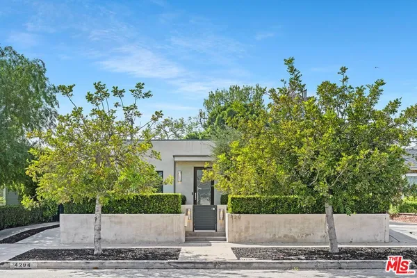 $8,000 | 429 North Lucerne Boulevard, Los Angeles, CA 90004