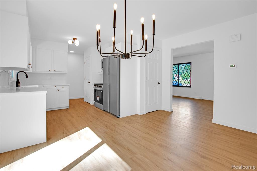 21423 Gill Road Farmington Hills, MI 48335 - Photo 7 of 32