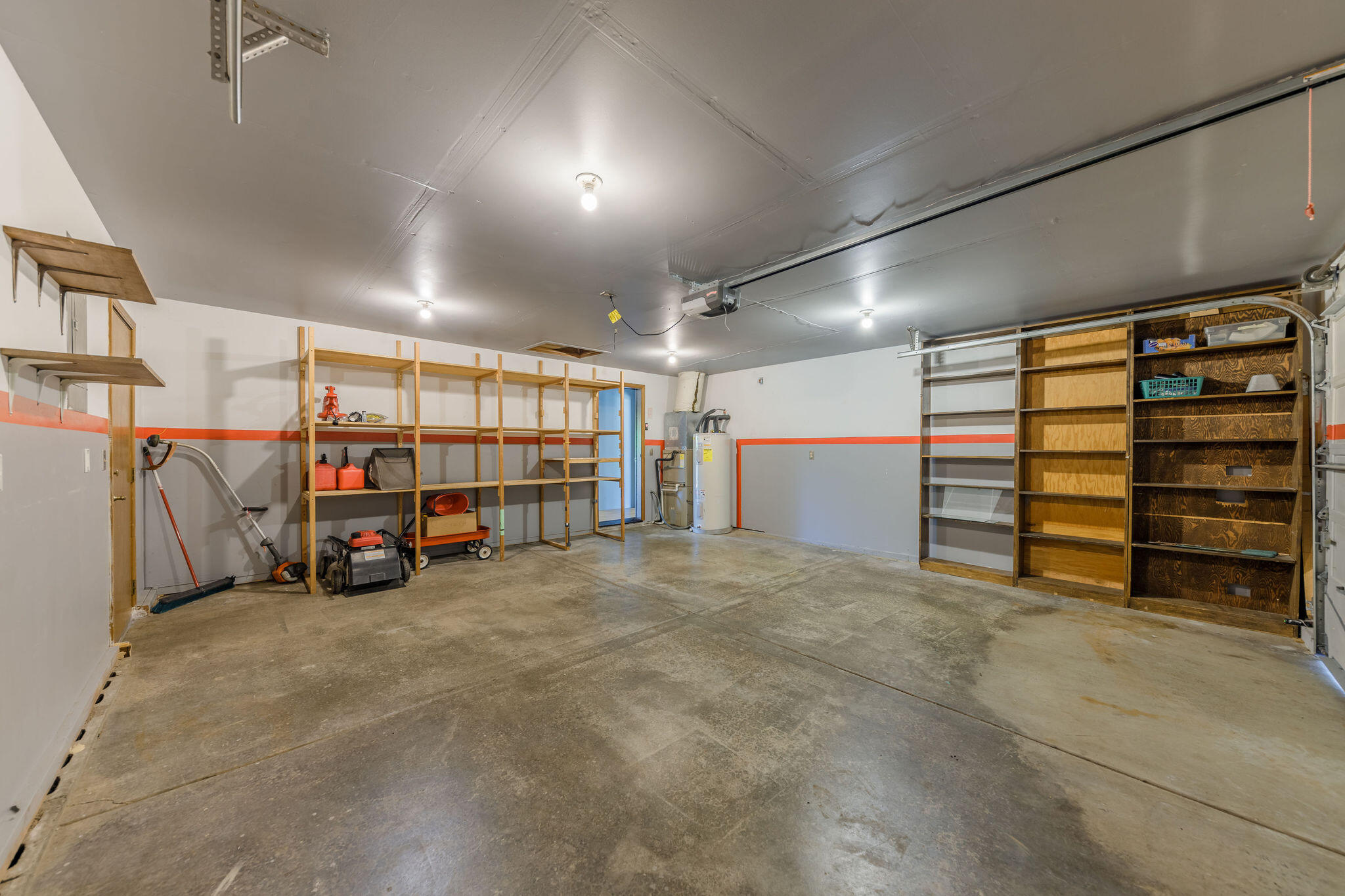 1532 Roberts Road Medford, OR 97504 - Photo 28 of 42 Garage