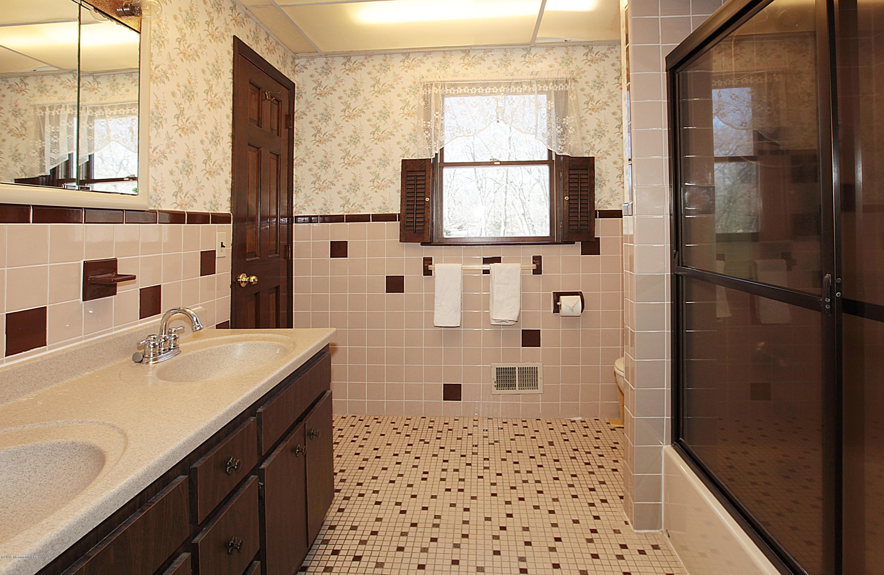 75 Sunnyside Road Howell, NJ 07731 - Photo 12 of 22 014_Bathroom.jpg