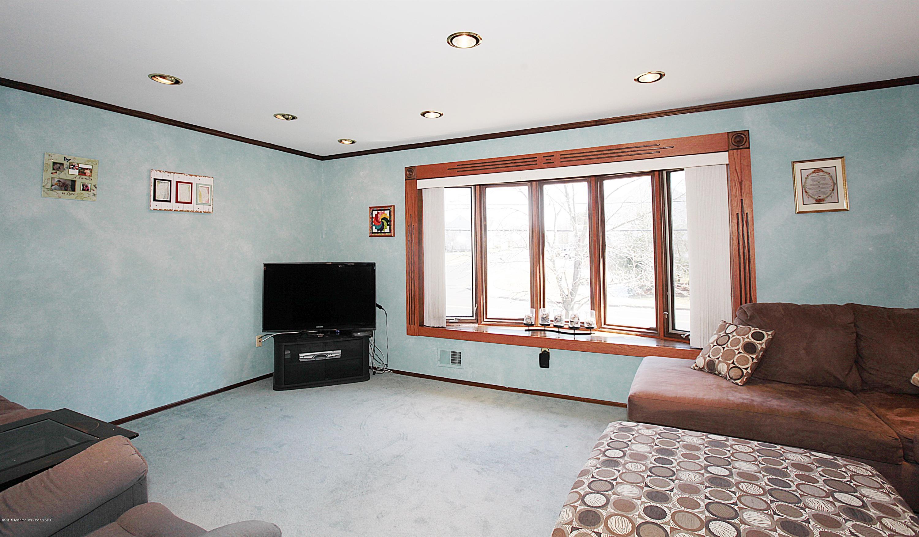 75 Sunnyside Road Howell, NJ 07731 - Photo 10 of 22 005_Living.jpg