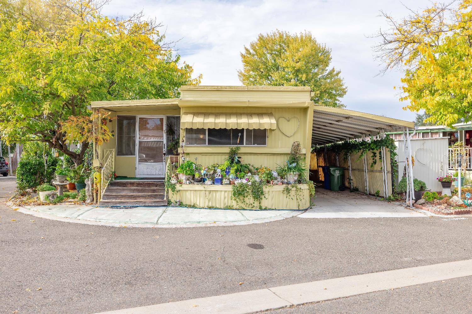 60 Birch Lane Folsom, CA 95630 - Photo 4 of 24 a view of a house with a patio