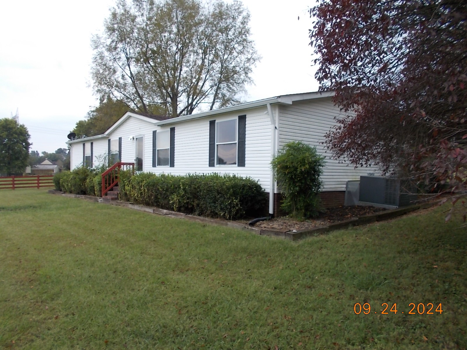 3354 Linwood Road Watertown, TN 37184 - Photo 3 of 54 a front view of a house with garden