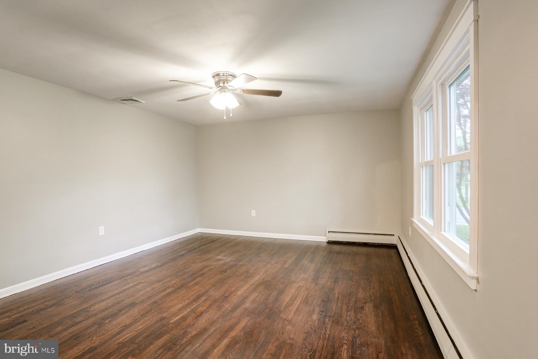 43 Gale Road Camp Hill, PA 17011 - Photo 4 of 45 Gallery Image 4