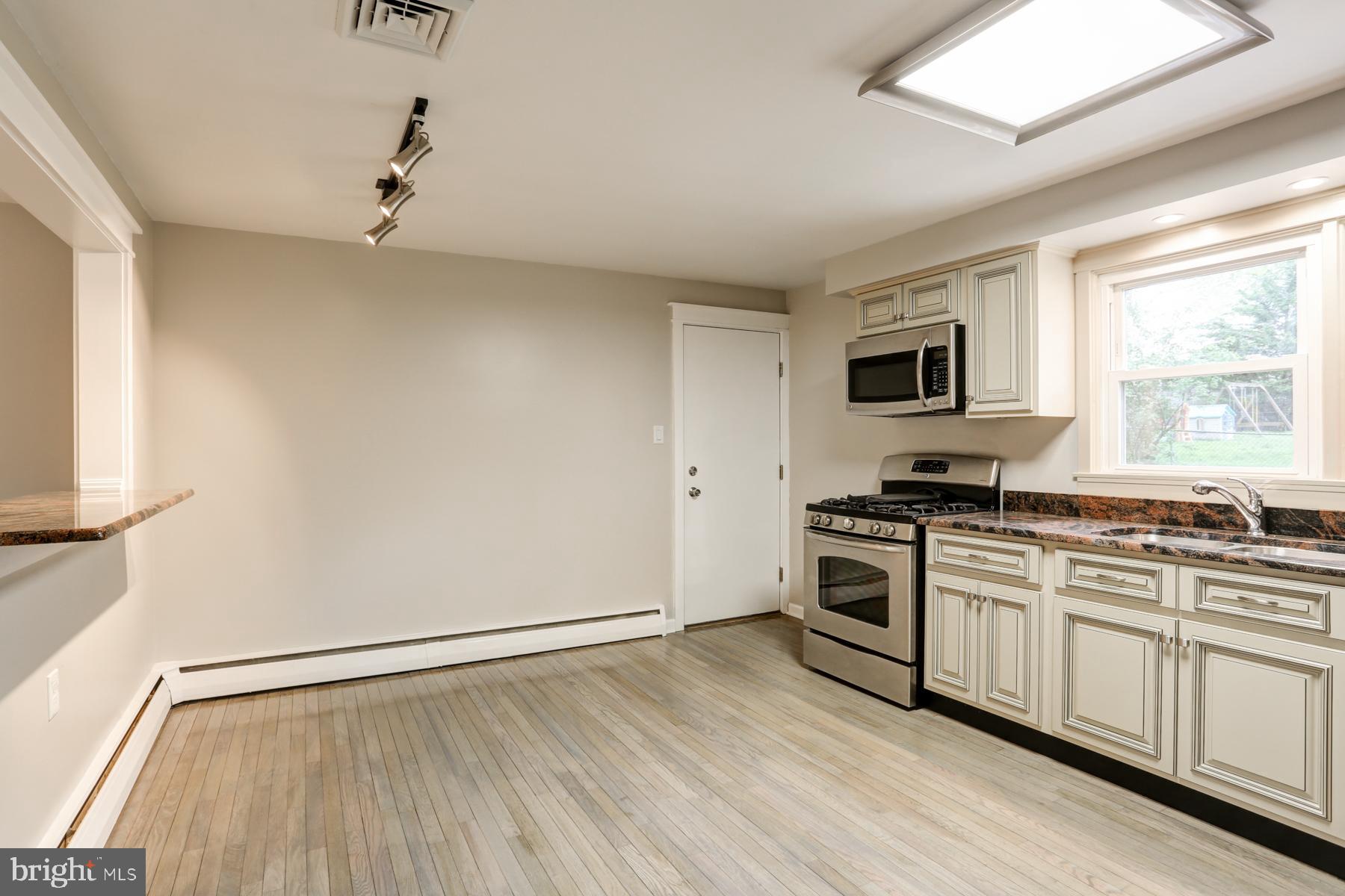 43 Gale Road Camp Hill, PA 17011 - Photo 8 of 45 Gallery Image 8