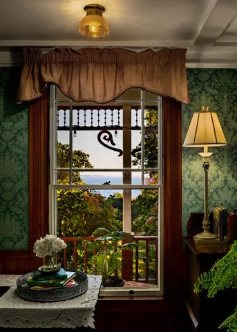 $1,450,000 | 33 Sea View Drive, Lincolnville, ME 04849