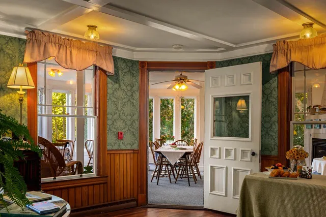 $1,450,000 | 33 Sea View Drive, Lincolnville, ME 04849