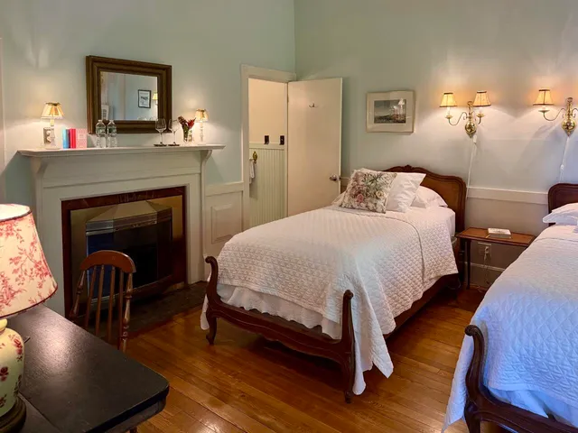 $1,450,000 | 33 Sea View Drive, Lincolnville, ME 04849