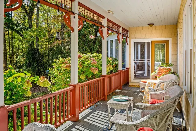 $1,450,000 | 33 Sea View Drive, Lincolnville, ME 04849