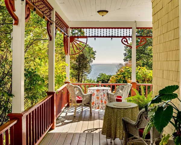 $1,450,000 | 33 Sea View Drive, Lincolnville, ME 04849