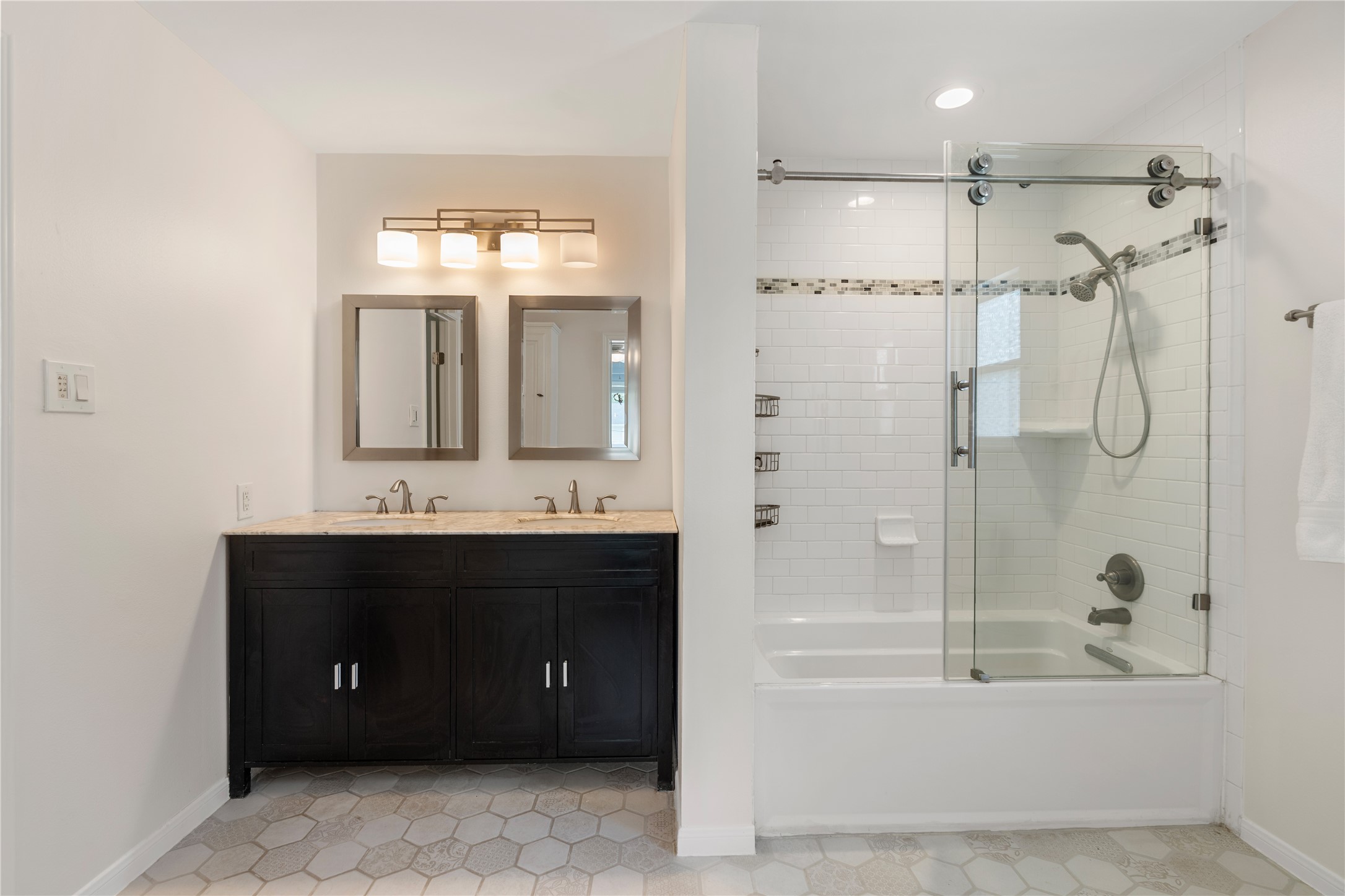 14219 Apple Tree Road Houston, TX 77079 - Photo 22 of 33 Jack & Jill Bathroom for Bedroom #3 & Bedroom #4