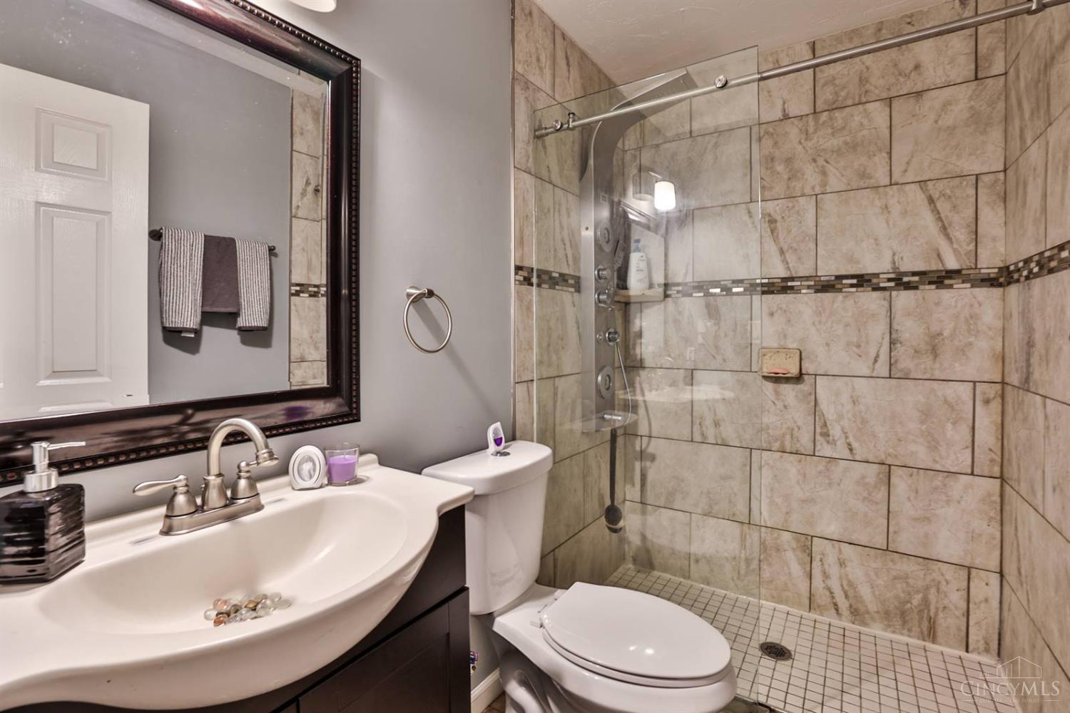 3318 Kleeman Road Cincinnati, OH 45211 - Photo 17 of 39