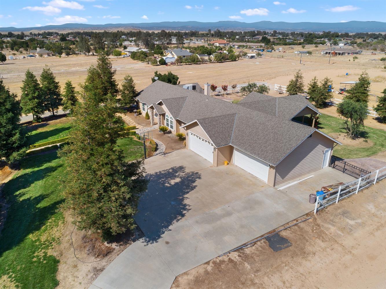 16639 Karen Road Madera, CA 93636 - Photo 2 of 20 Gallery Image 2