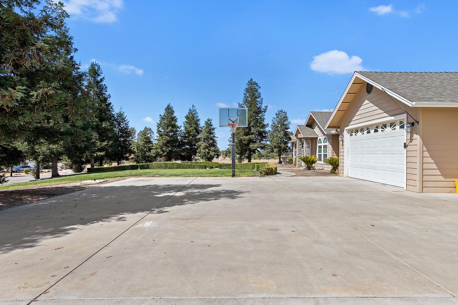 16639 Karen Road Madera, CA 93636 - Photo 3 of 20 Gallery Image 3