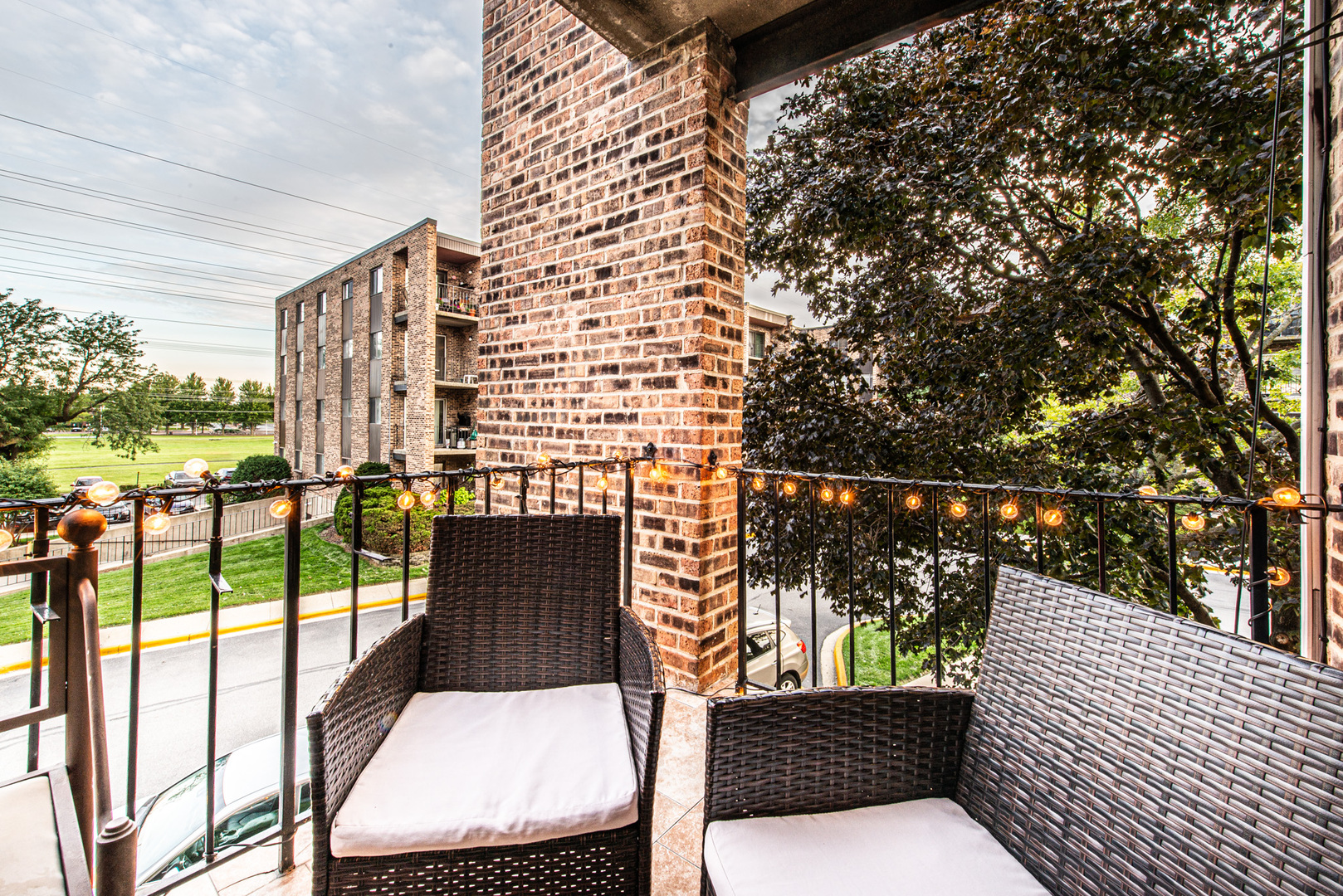 601 West Huntington Commons Road, Unit 201 Mount Prospect, IL 60056 - Photo 15 of 43 Gallery Image 15