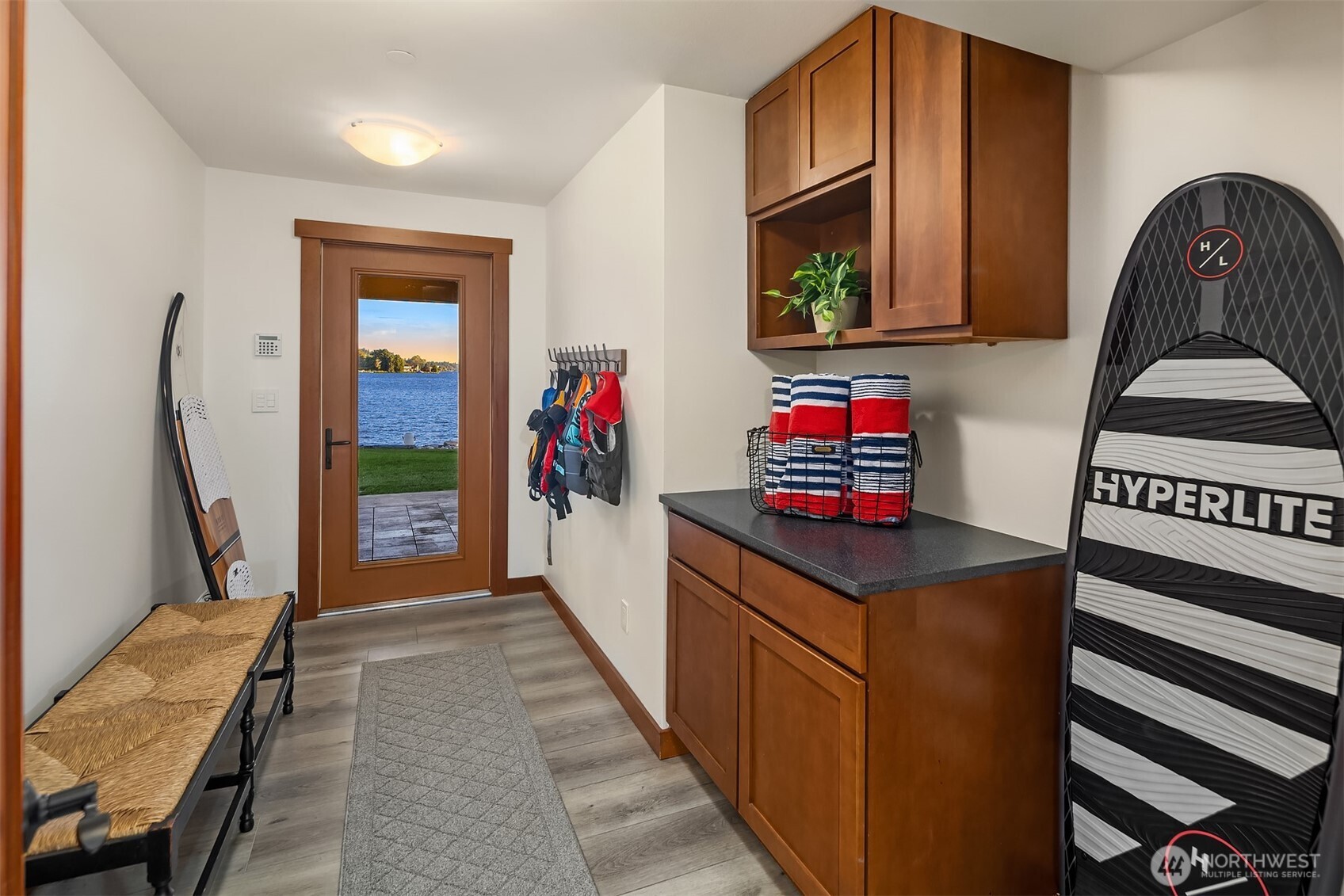 10929 Southeast Lake Road Bellevue, WA 98004 - Photo 23 of 40