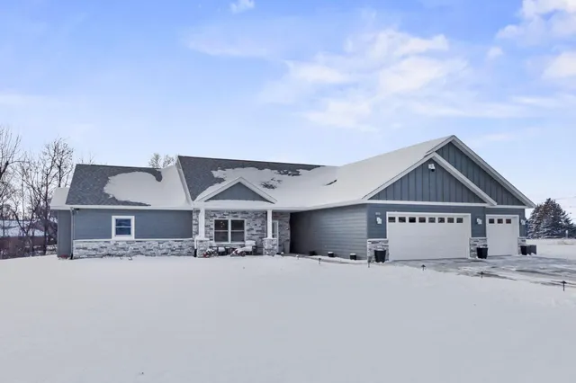 $475,000 | 804 Mitchell Court, Glencoe, MN 55336