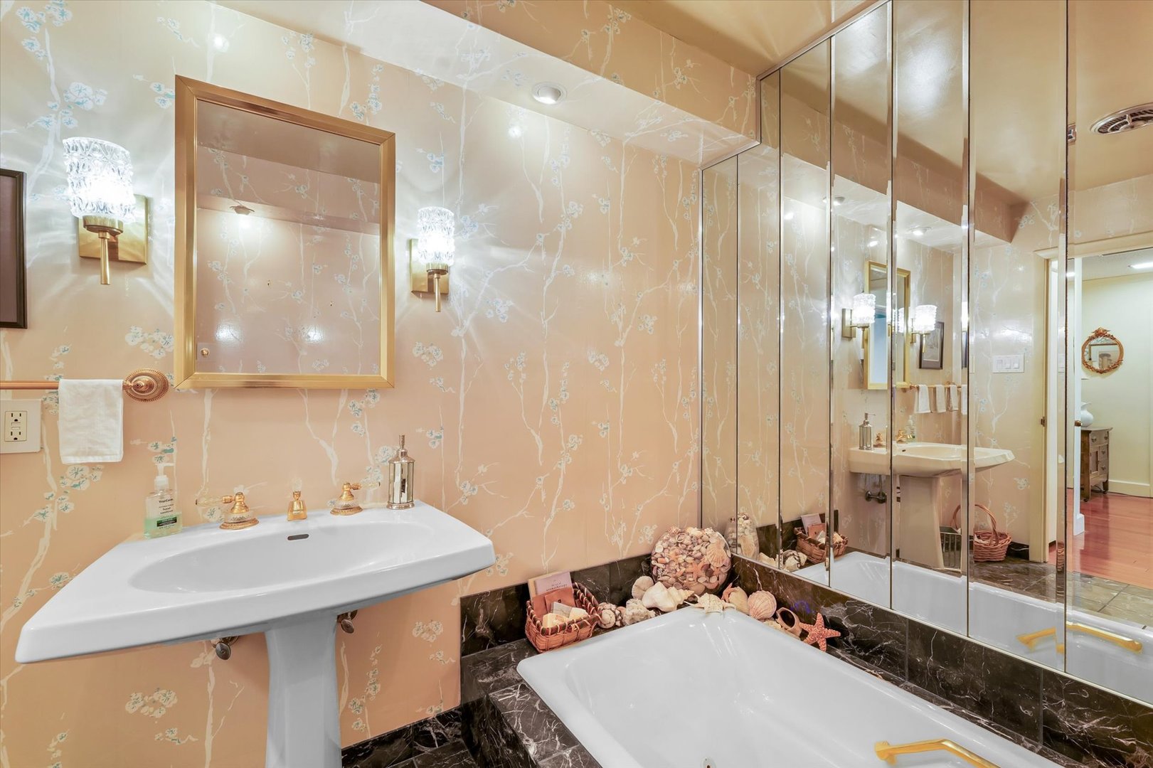 22 Greencroft Drive Champaign, IL 61821 - Photo 24 of 90 a bathroom with a tub sink and mirror