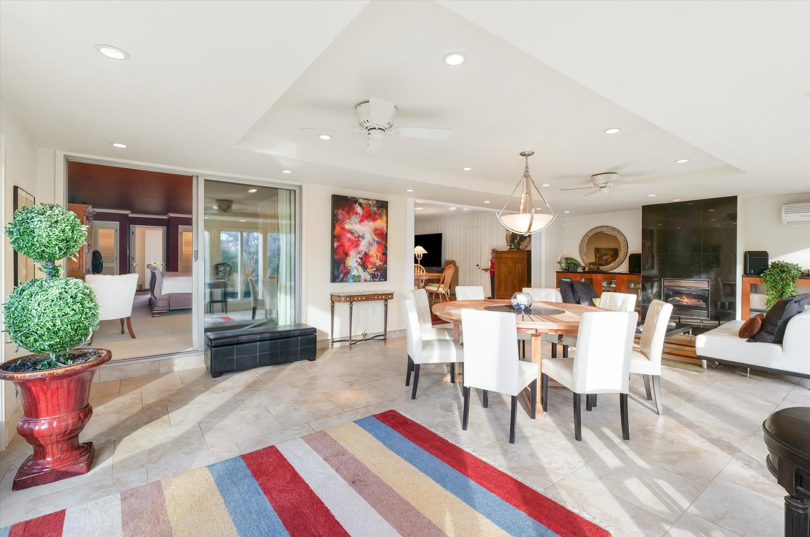 22 Greencroft Drive Champaign, IL 61821 - Photo 45 of 90 a living room with furniture and a potted plant