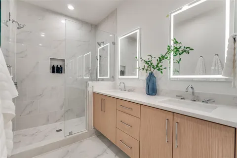 $539,900 | 3940 Spring Valley Road, Unit 3, Farmers Branch, TX 75244