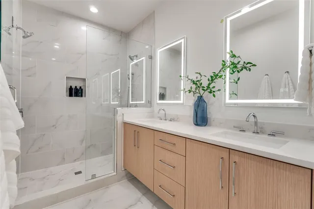 $539,900 | 3940 Spring Valley Road, Unit 3, Farmers Branch, TX 75244