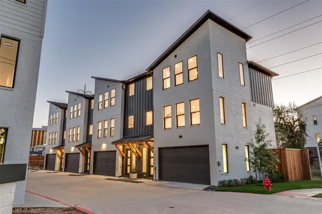 $539,900 | 3940 Spring Valley Road, Unit 3, Farmers Branch, TX 75244