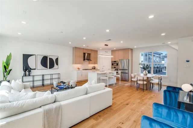 $539,900 | 3940 Spring Valley Road, Unit 3, Farmers Branch, TX 75244