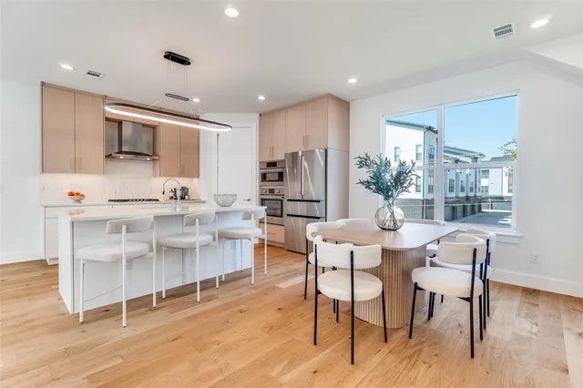 $539,900 | 3940 Spring Valley Road, Unit 3, Farmers Branch, TX 75244