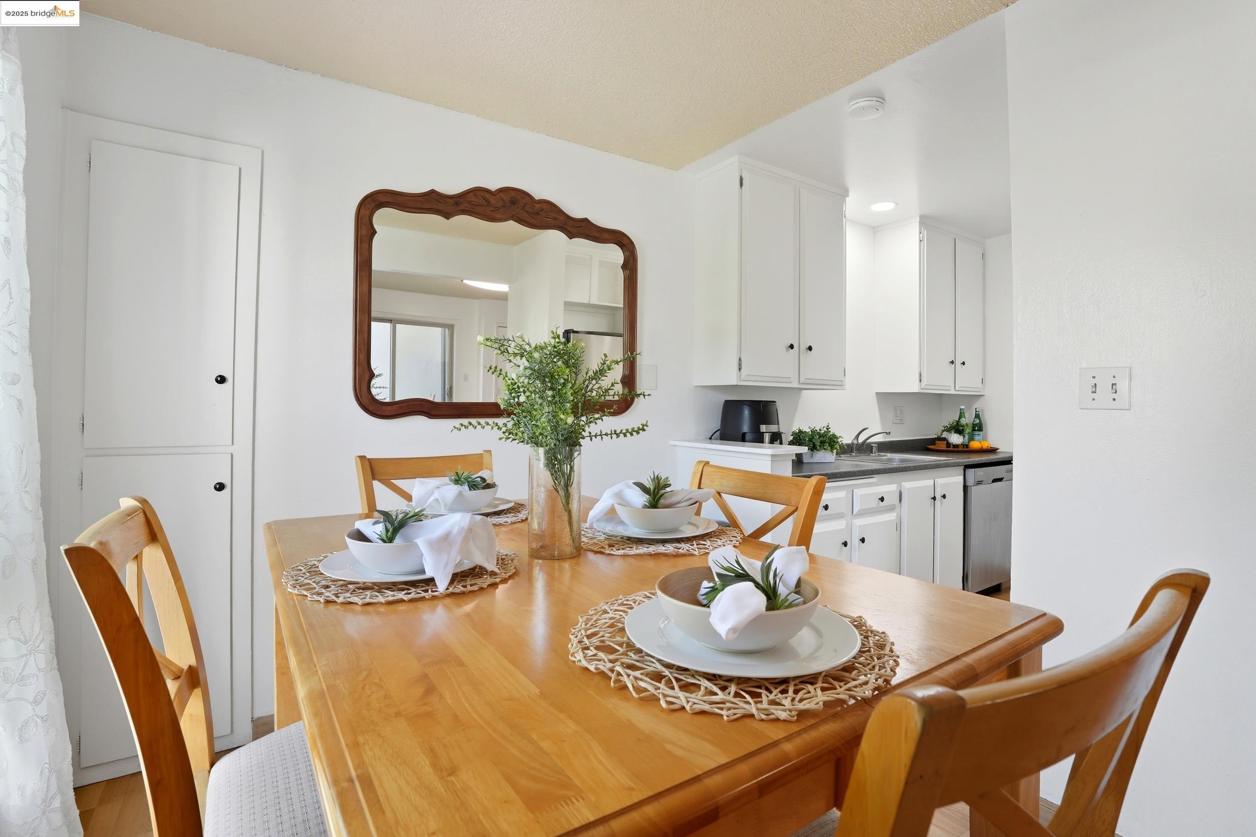 2036 Sierra Road, Unit 2 Concord, CA 94518 - Photo 7 of 32 View of dining room