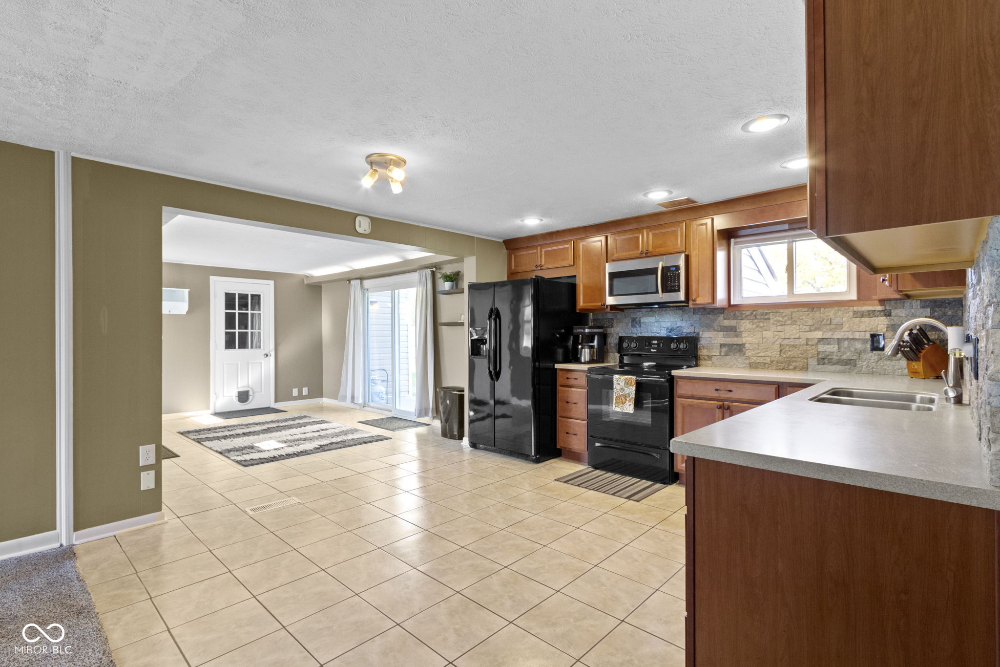 9324 Thompson Road Indianapolis, IN 46239 - Photo 7 of 26 Gallery Image 7