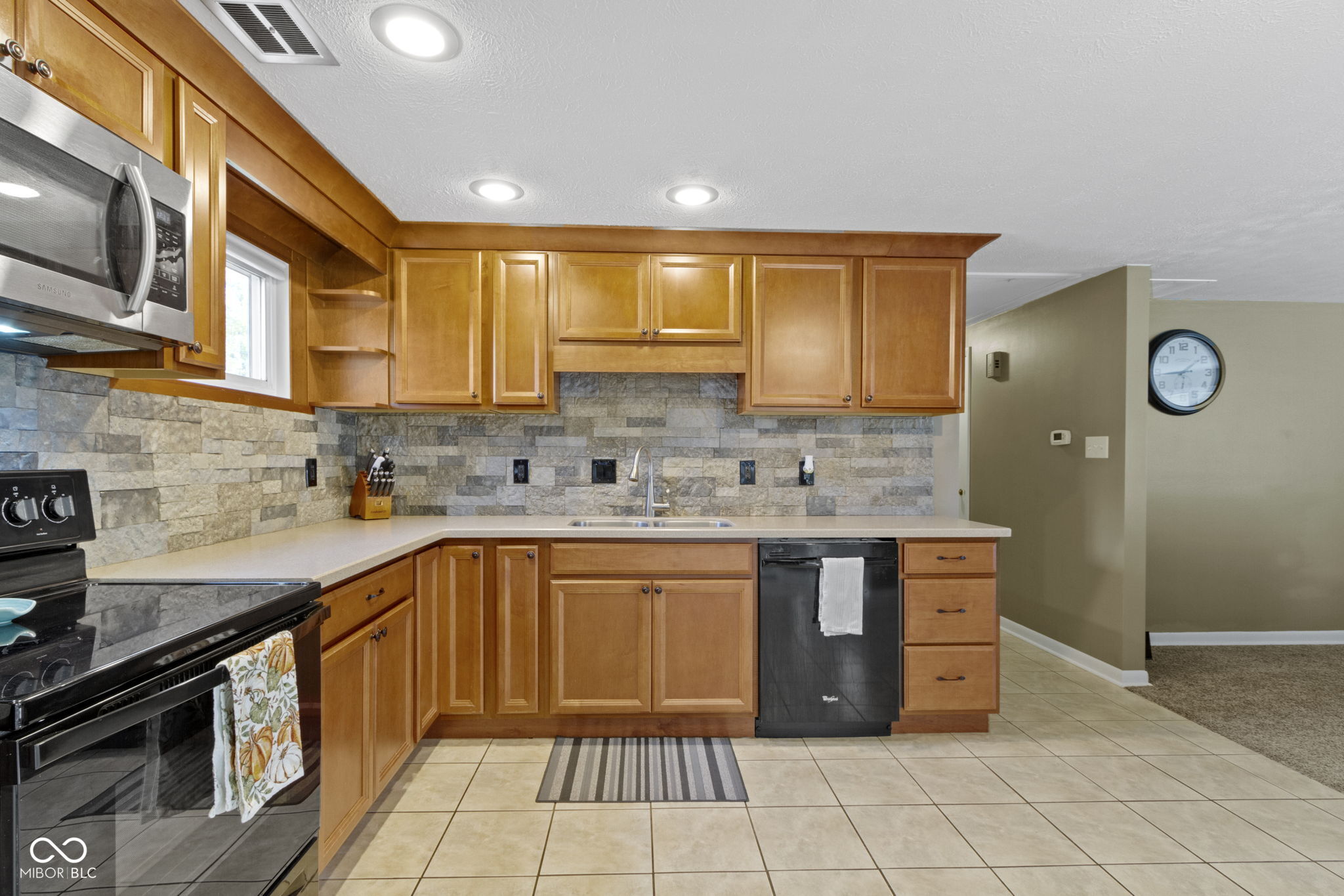 9324 Thompson Road Indianapolis, IN 46239 - Photo 10 of 26 Gallery Image 10