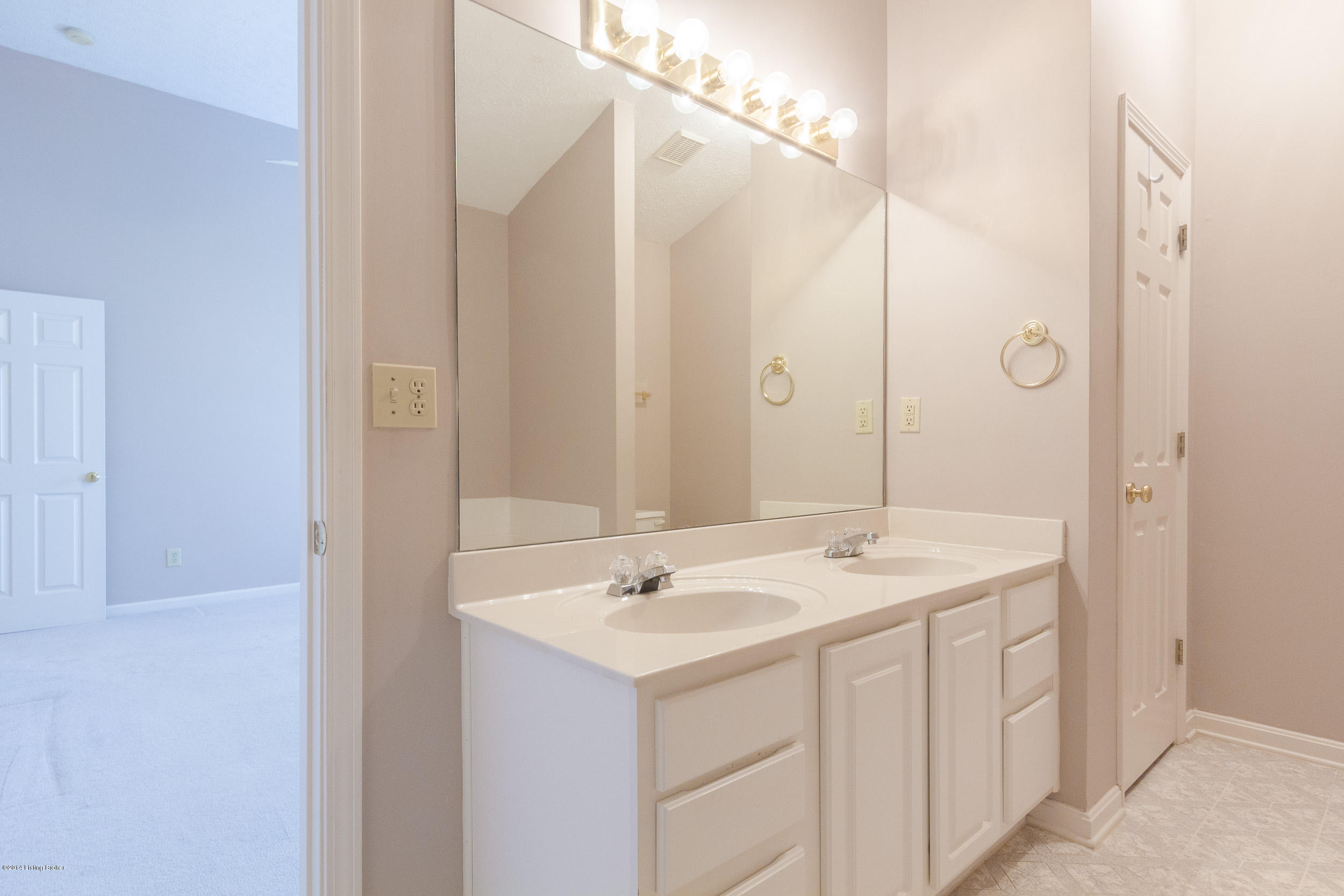 8301 Adams Run Road Louisville, KY 40228 - Photo 16 of 22 8301-Adams-Run-Rd-38