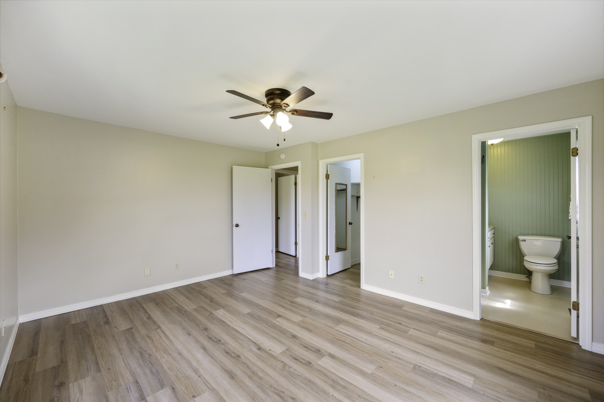 17930 West Main Street Huntingdon, TN 38344 - Photo 18 of 28 a view of an empty room and wooden floor