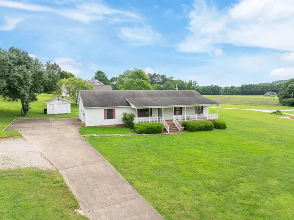 $268,000 | 17930 West Main Street, Huntingdon, TN 38344