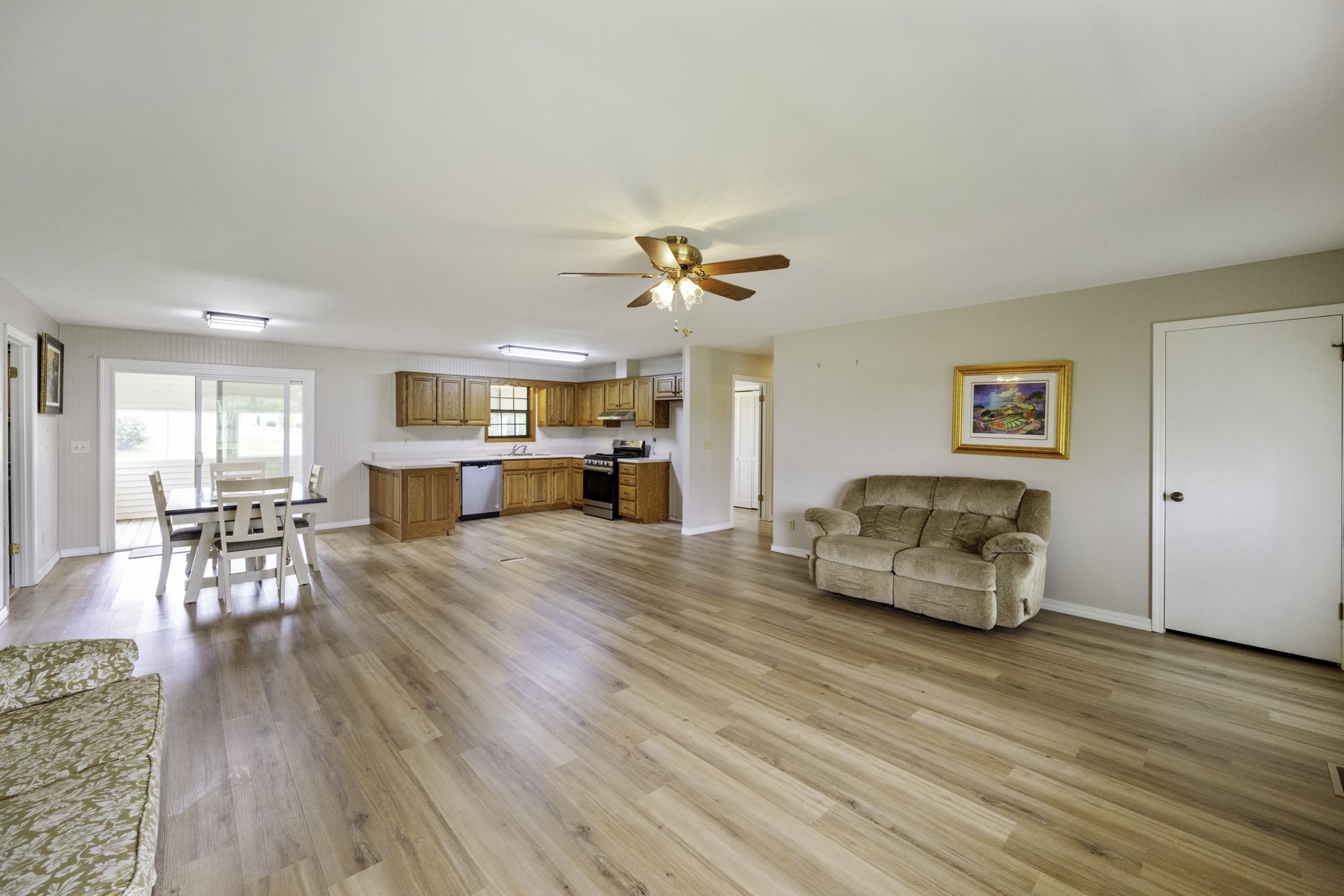 17930 West Main Street Huntingdon, TN 38344 - Photo 6 of 28 a living room with furniture and wooden floor