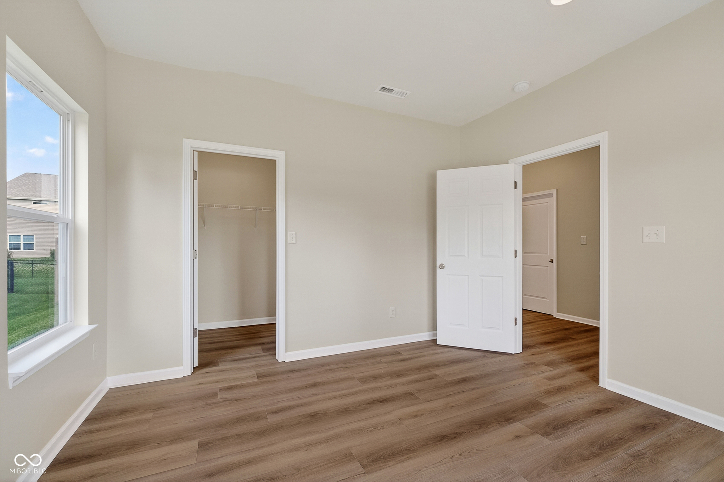 2715 Cabin Hill Road Indianapolis, IN 46229 - Photo 4 of 30