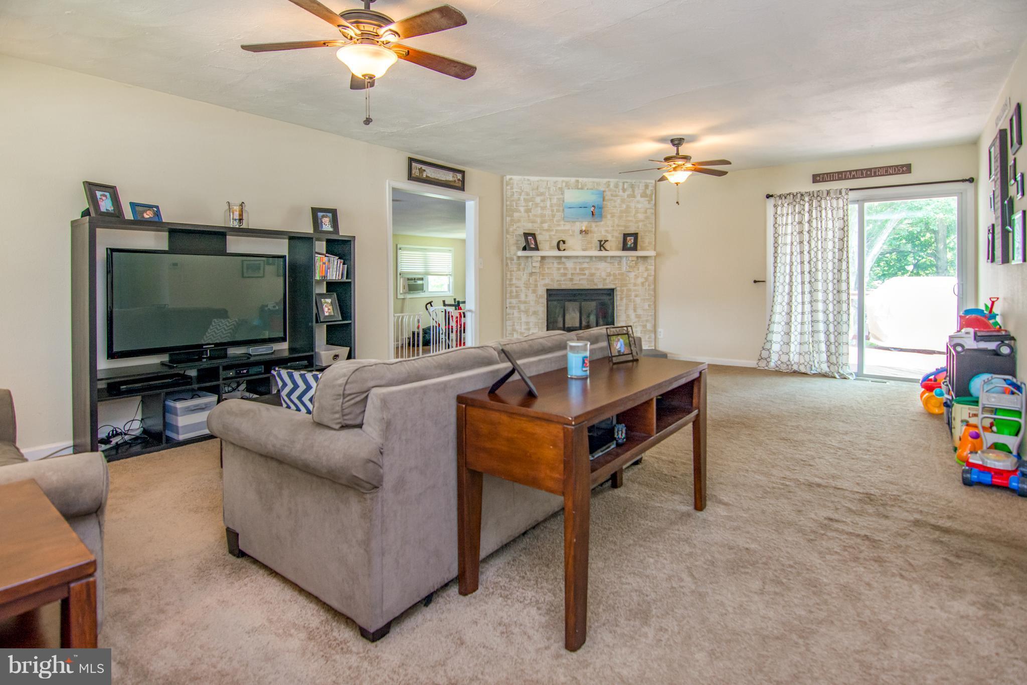 1246 Roundtop Road Odenton, MD 21113 - Photo 2 of 27 Living Room