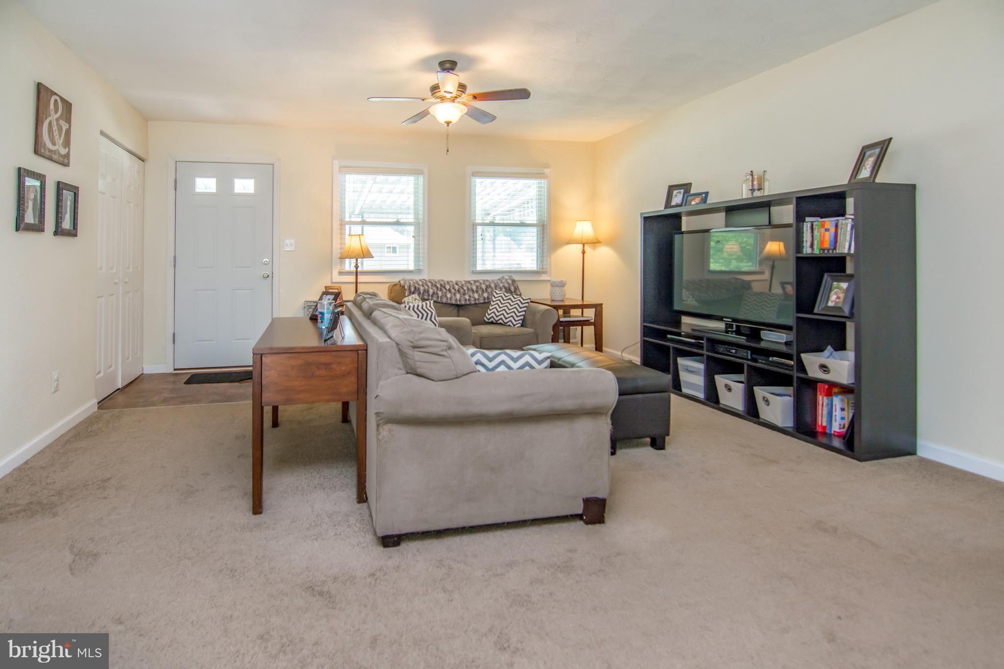 1246 Roundtop Road Odenton, MD 21113 - Photo 4 of 27 Living Room