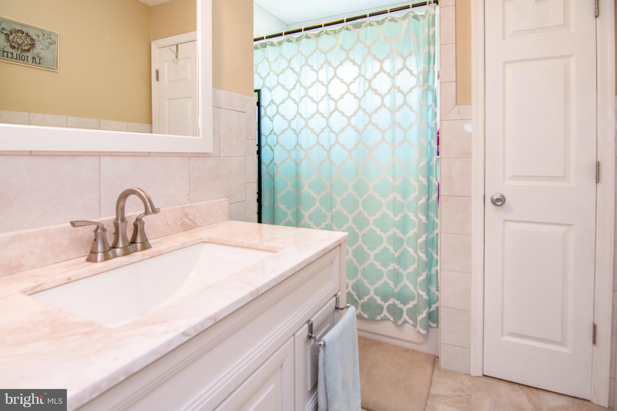 1246 Roundtop Road Odenton, MD 21113 - Photo 6 of 27 Main level bath
