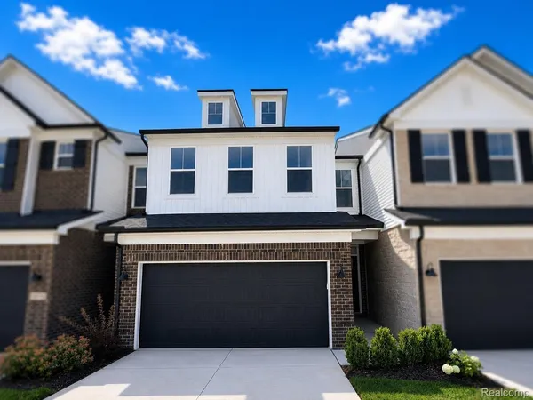 $464,990 | 5572 East Spaniel Drive, Ann Arbor, MI 48108