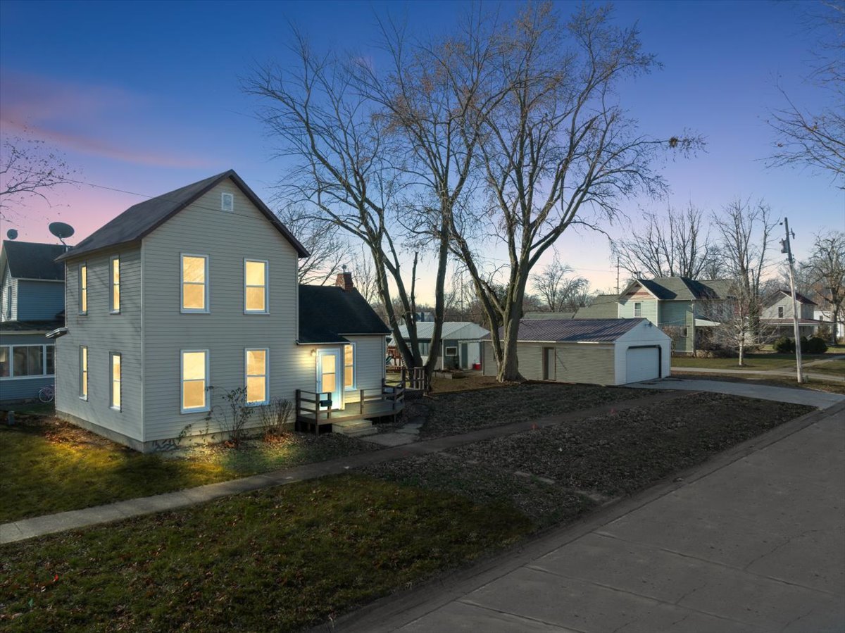 201 West Chestnut St  