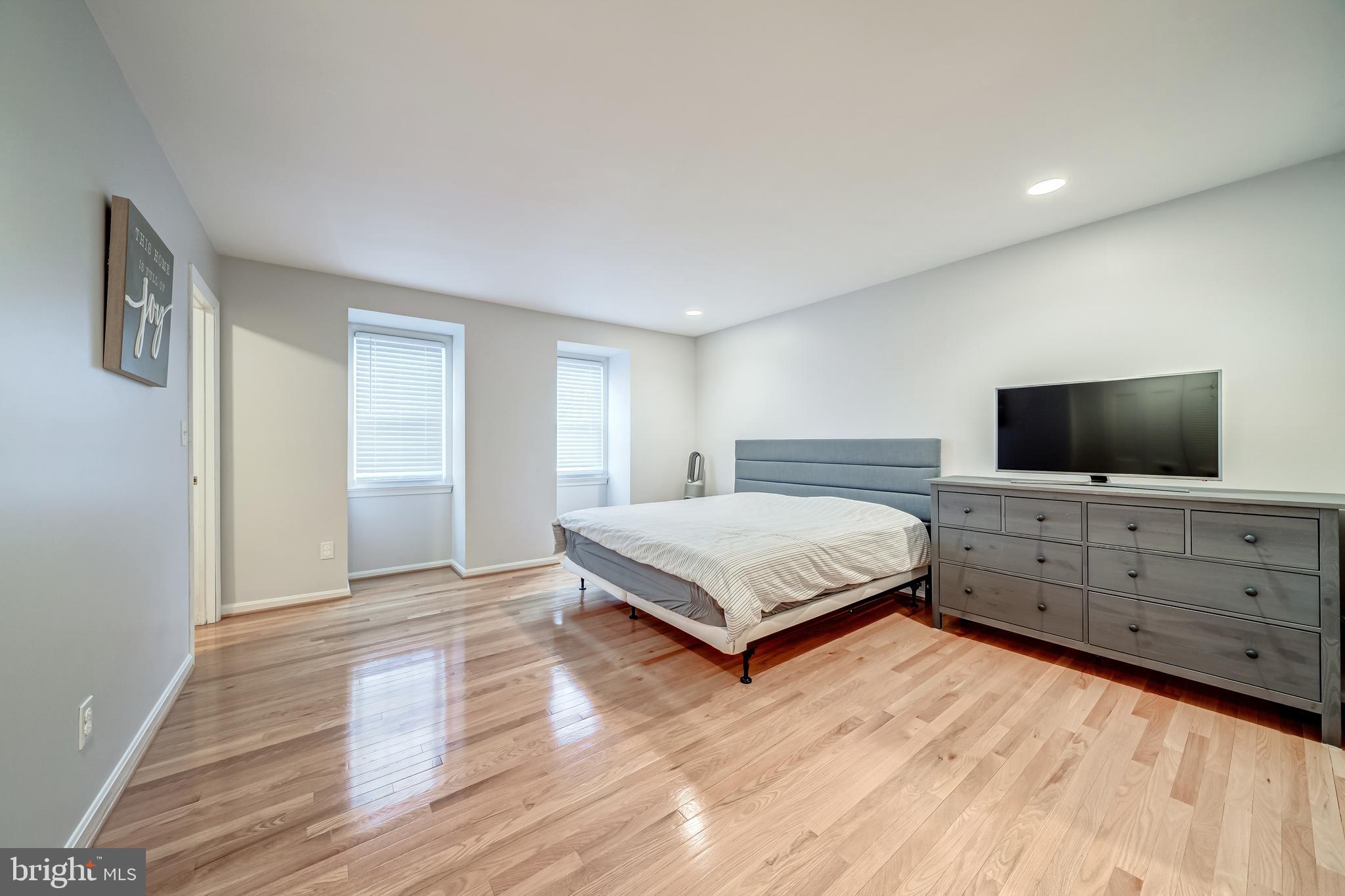 2157 Pond View Court Reston, VA 20191 - Photo 23 of 34 spacious master bedroom