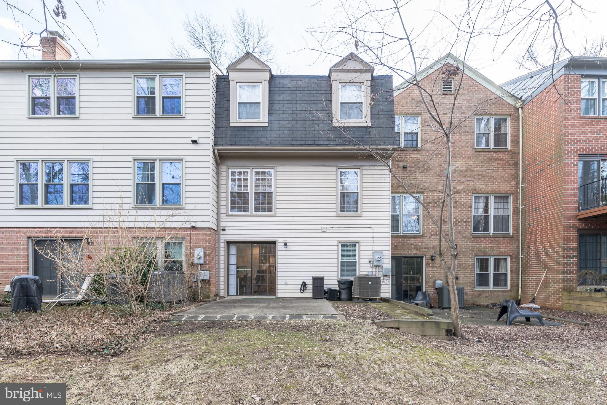 2157 Pond View Court Reston, VA 20191 - Photo 3 of 34 enjoy private back yard