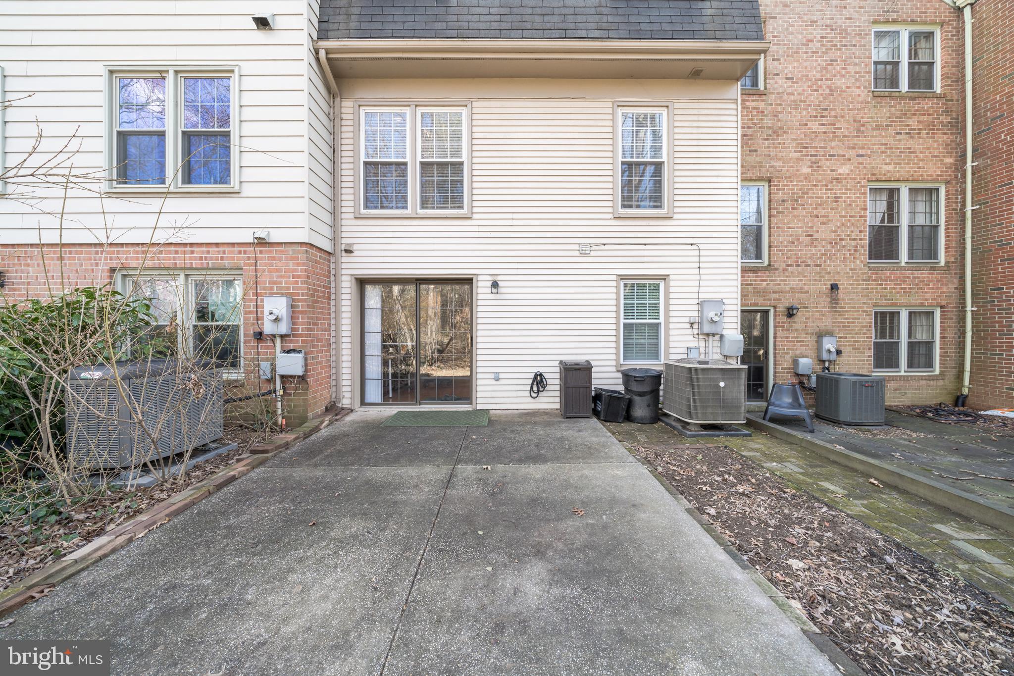 2157 Pond View Court Reston, VA 20191 - Photo 4 of 34 patio for barbeque