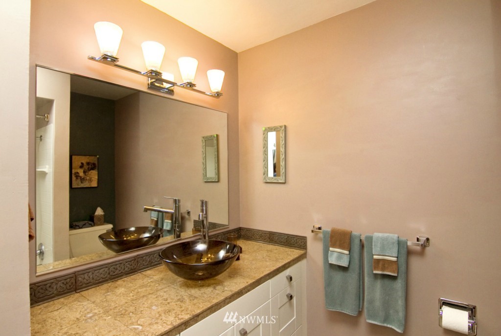 924 North Garden Street, Unit 302 Bellingham, WA 98225 - Photo 13 of 23