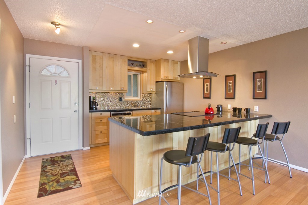 924 North Garden Street, Unit 302 Bellingham, WA 98225 - Photo 4 of 23
