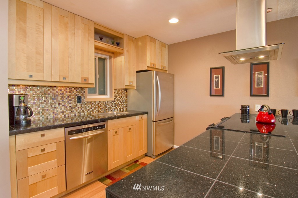 924 North Garden Street, Unit 302 Bellingham, WA 98225 - Photo 7 of 23