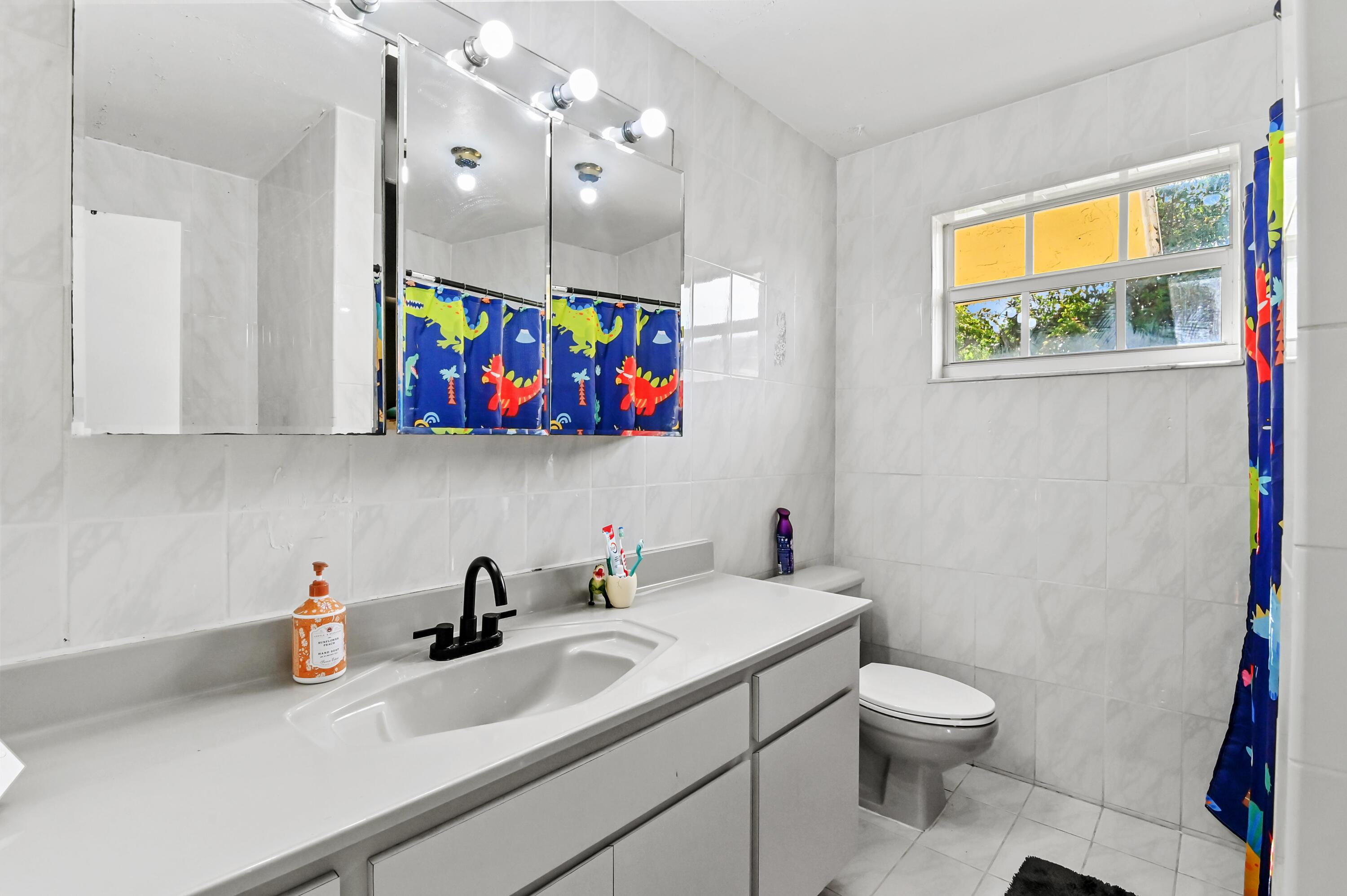 7337 Southwest 21st Street Miami, FL 33155 - Photo 20 of 32 23 Bathroom 03